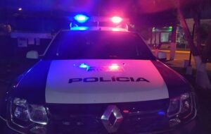 Ciúmes durante ‘cachaçada’ termina em pancadaria e mulher pega faca para se defender em Rondonópolis