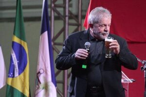 Lula tenta culpar Bolsonaro por tarifaço de Trump e leva invertida: ‘Ladrão, é você de novo comigo na sua boca?’
