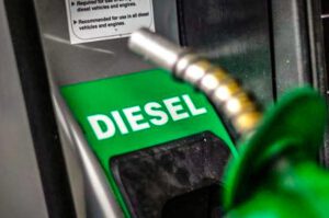 Diesel volta a subir e preço já se aproxima de R$ 8 em diversas cidades do país