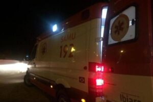 Homem de 34 anos sofre cortes e fratura após colisão entre moto e carro em Rondonópolis