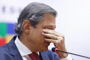 Web faz memes sobre alta do dólar após pacote de Haddad