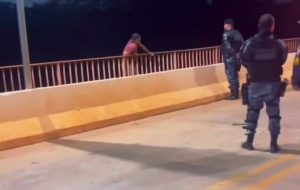 Homem ameaça se jogar da ponte da Lions e é resgatado pela Força Tática em Rondonópolis