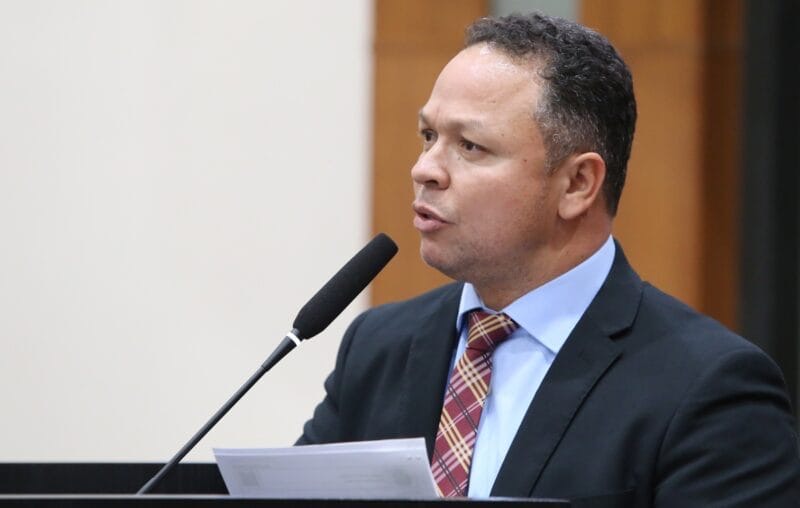 Cláudio Ferreira critica indústria da multa e reafirma voto contrário a projeto que prevê penalidade de R$ 23 mil