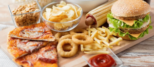 Muita ‘junk food’ pode causar danos duradouros ao cérebro