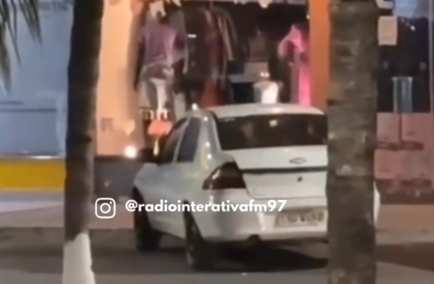 Casal é flagrado fazendo ‘vuco-vuco’ em carro perto de igreja e vídeo viraliza em MT