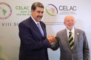 Ministério envia à PF pedido para investigar Flávio Bolsonaro por associar Lula a Nicolás Maduro