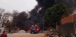 Estabelecimento comercial é atingido por incêndio de grandes proporções em Rondonópolis; vídeos