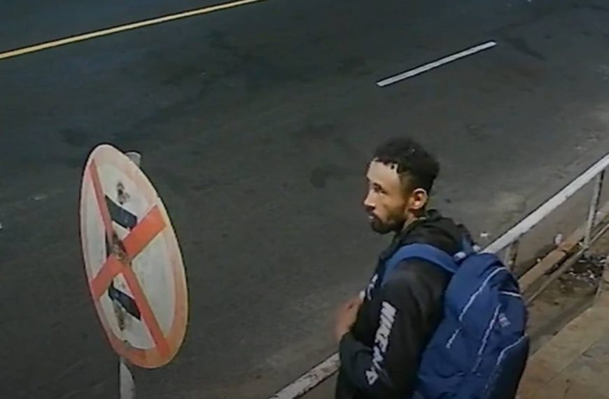 Vídeo chocante mostra homem matando brutalmente morador de rua a pedradas; assista