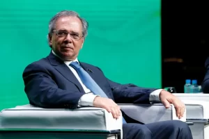 Paulo Guedes defende conservadorismo e urnas auditáveis em palestra em Cuiabá