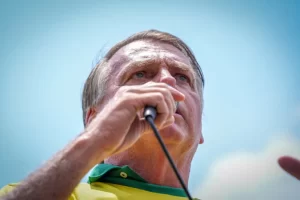 ‘Perdão e paz para a economia’, diz Bolsonaro sobre solução para tarifaço
