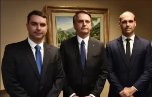 Aliados de Bolsonaro dizem que ação da PF é “cortina de fumaça”