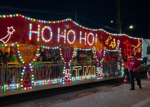 Carreta natalina é atração no Natal Mágico da TMI até quinta-feira; saiba como funciona