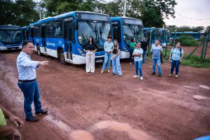 Prefeito conhece estrutura do transporte coletivo municipal: ‘Precisa melhorar muito’