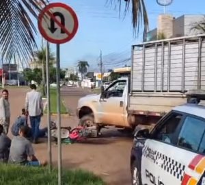 Motociclista vai parar na UPA após imprudência de motorista na Lions em Rondonópolis; vídeo