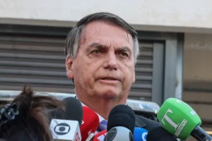 Bolsonaro traça estratégia com aliados após denúncia da PGR