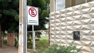 Secretaria de Mobilidade Urbana esclarece sobre placa “Proibido Estacionar”