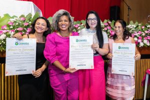 Secretárias recebem homenagem das vereadoras da Câmara de Cuiabá