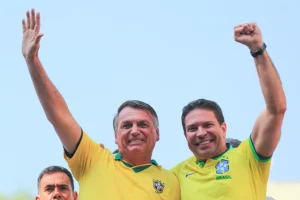 Câmara barra ação penal contra Alexandre Ramagem no STF; Bolsonaro também será beneficiado