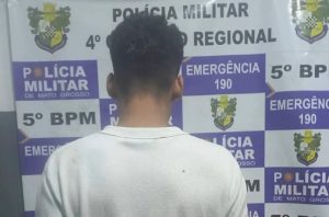 Maluco persegue mulheres com o pênis à mostra e leva surra de populares em Rondonópolis; veja vídeo