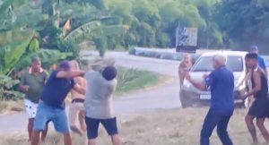 Motorista morre após tentar impedir saque de carga e ser brutalmente espancado ‘piratas do asfalto’; vídeo