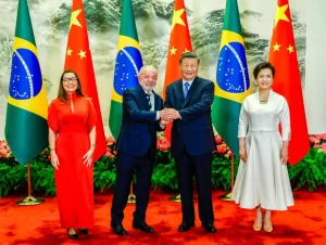Janja gera constrangimento em encontro com Xi Jinping na China