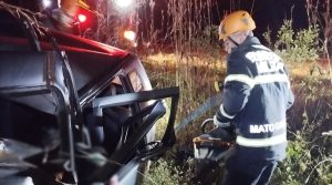 Motorista capota carro e morre preso às ferragens na MT-130