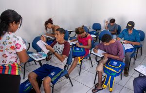 Prefeitura leva alfabetização à população em situação de rua em Rondonópolis