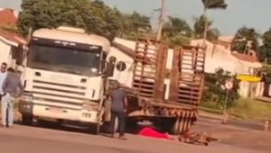 Passageiro tem cabeça esmagada durante grave acidente em Rondonópolis; vídeo