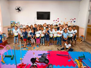 Gestão Cláudio Ferreira entrega brinquedos novos para todas escolas