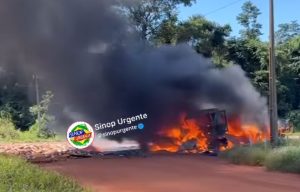 Duas pessoas morrem carbonizadas após colisão entre caminhão e camionete em MT; vídeo