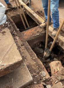 Sinfra realiza manutenção e limpeza de bocas de lobo em diversos bairros em Rondonópolis