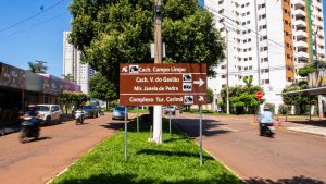 Semob instala placas com informações de locais turísticos, históricos e culturais