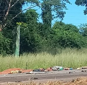 Motorista tem o corpo dilacerado após grave acidente entre 3 carretas na BR-163; veja imagens
