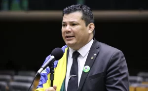 Deputado poderá ser suspenso por chamar Gleisi de “amante”