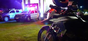 Perturbado, homem causa tumulto em UPA e chega a mostrar o pênis para profissionais da saúde em MT