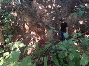 Corpo encontrado enterrado em Rondonópolis estava com cinto no pescoço, mãos e pés amarrados