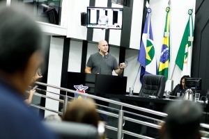 Prefeito debate acolhimento de crianças vítimas de violência na Câmara