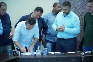 Presidente da Câmara cobra novo Hospital Regional durante visita do governador a Rondonópolis