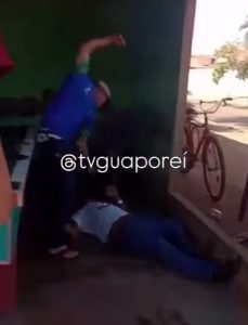 Vídeo forte mostra idoso sendo brutalmente espancando dentro de boteco em MT
