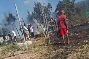 Barracão pega fogo e criança morre queimada em MT; cenas de desespero