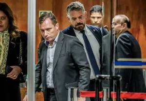 Cid deixa a sede da PF após mais de duas horas de depoimento