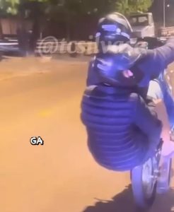 GAP flagra ‘Amostradinho’ empinando moto no Centro de Rondonópolis e descobre que ele nem habilitação tem