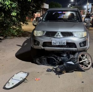 Bandidos armados roubam camionete e durante fuga deixam motociclista gravemente ferido em Rondonópolis; vídeo