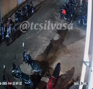 Vídeo mostra criminoso ‘sem vergonha’ furtando moto de trabalhador em Rondonópolis; PM age rápido
