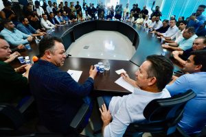 “Vamos ajudar Rondonópolis!”, garante governador para Cláudio Ferreira