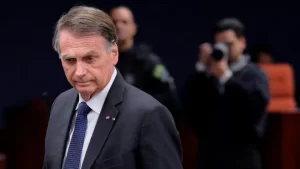 Oposição pressiona por urgência da anistia e tenta incluir Bolsonaro na proposta