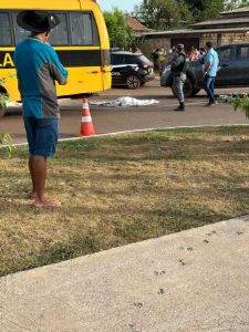 Criança morre ao ser atropelada e ter a cabeça esmagada por ônibus escolar em MT