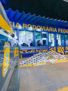 Motorista ‘mula do tráfico’ acaba preso com 113 kg de Skunk na BR-364 em Rondonópolis