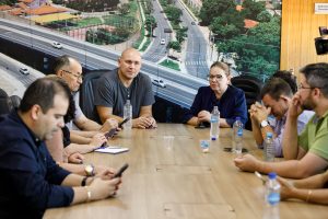 Prefeito Abilio remaneja orçamento e garante 1/3 de férias para professores