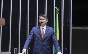 Medeiros protocola pedido de impeachment contra o ministro Flávio Dino
